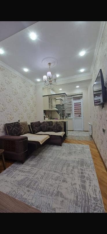 salon dest mebelleri: Qonaq otağı üçün, İşlənmiş, Açılan, Kvadrat masa, 8 stul — 1