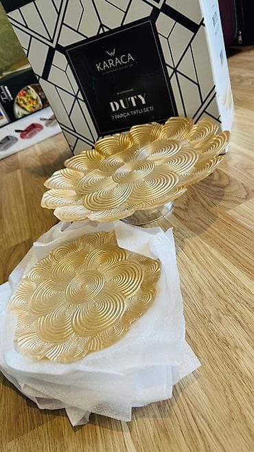 leziz dad qida mmc: Tort və şiriniyyat qabı, rəng - Qızılı, Şüşə, Türkiyə — 1