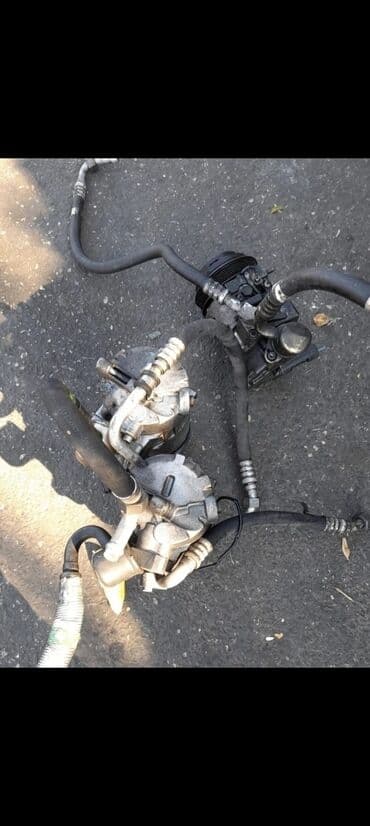 bmw 320i: İki ədəd avtomobil kondisioner kompressoru və müvafiq boruları — 1