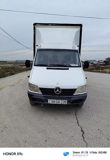 Mercedes-Benz Sprinter yük maşını – qapalı furqon kuzovlu