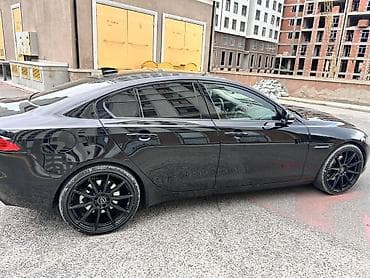 Jaguar XE: 2 l | 2018 il 109800 km Sedan — 3
