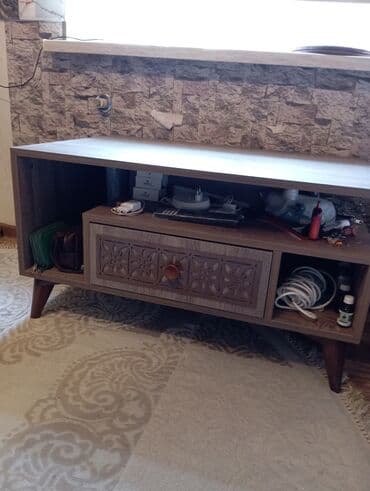 tuya ağacı: TV altlığı / media konsolu - Material: ağac teksturalı laminat (taxta — 2