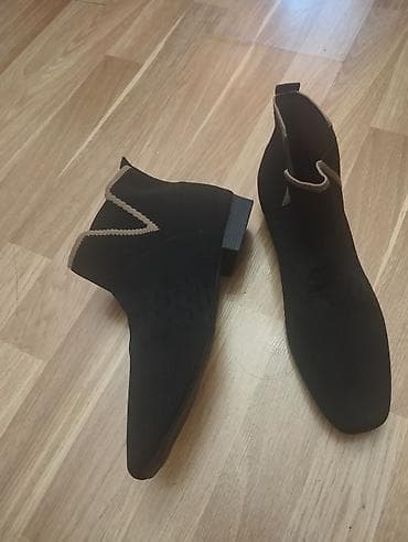 Кроссовки и спортивная обувь: Qadın trikotaj botları 30 azn, 41 ŏlçű - Rəng: qara, bej rəngli — 1