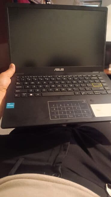 Tavalar: ASUS noutbuk - Brend: ASUS - Prosessor: Intel Celeron (stiker — 1