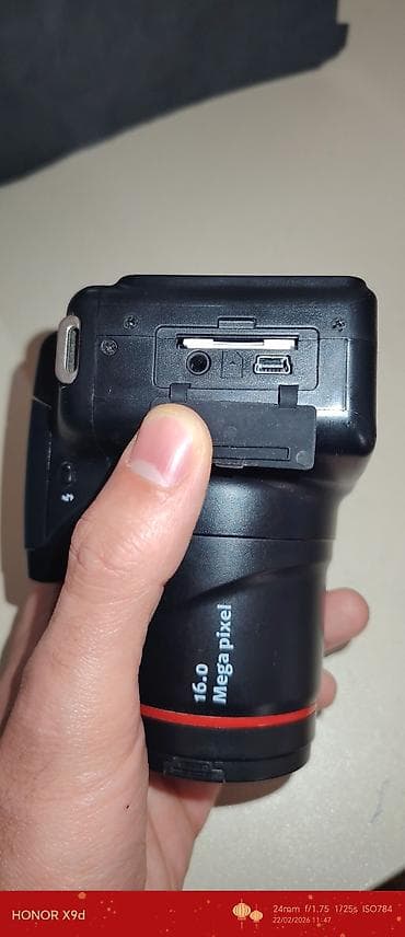 Fotokameralar: Rəqəmsal fotoaparat – kompakt “bridge” tipli gövdə Xüsusiyyətlər: - — 5