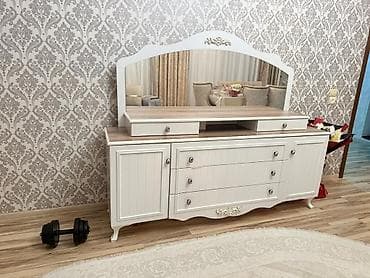 salon dolab: Yemək otağı üçün klassik üslubda mebel dəsti Tərkibi: - 2 ədəd vitrin — 3