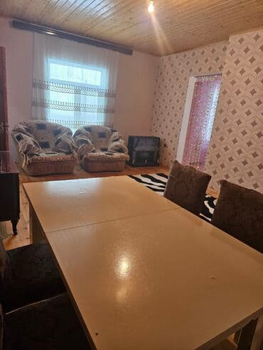 SALAM EV SARAY QƏSƏBƏSİNDƏ DÜZ YOLUN QIRAĞINDA YERLƏŞİR.BAKI SUMQAYIT