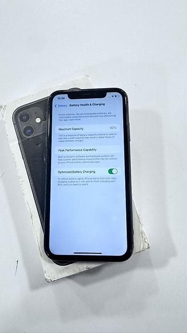 on kamera: IPhone 11, 128 GB, Qara, Face ID — 3