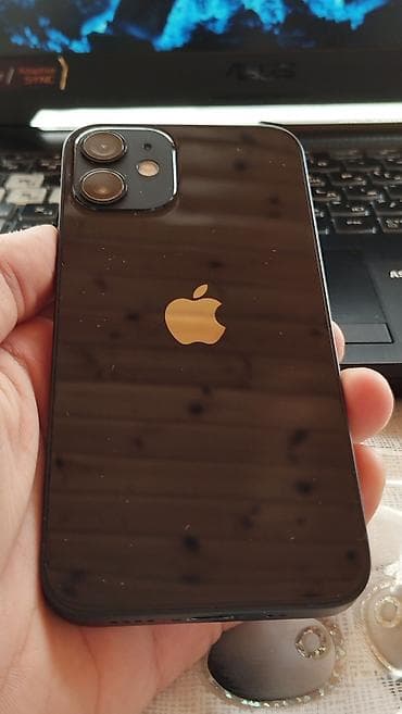 note 11 ekran: IPhone 12, Qara, Face ID — 6