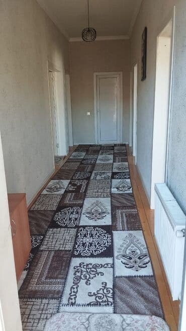 ev şəkilləri çəkmək: İki mərtəbəli həyət evi - Fasadı dekorativ suvaqlı, geniş panoram — 4