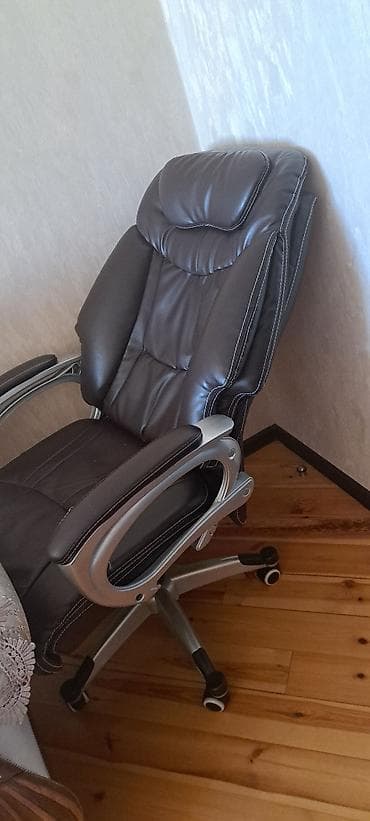 2ci el stullar: Erqonomik ofis kreslosu – qehveyi rəngdə, yumşaq eko‑dəri üzlüklə — 2