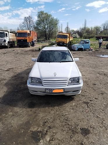 mercedes 190 1995: Mercedes-Benz C-Class: 2 l | 1995 il Sedan — 9