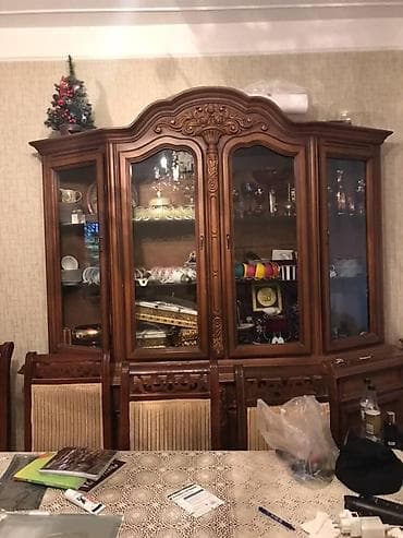 Şüşəli dolab vitrini