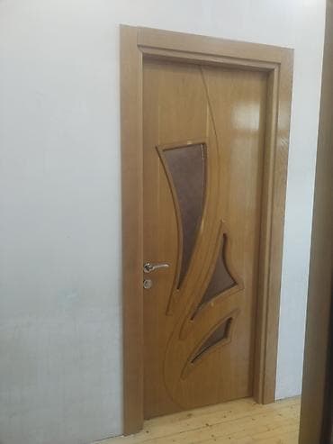 taxda qapi: Taxta otaq qapısı – dekorativ şüşəli model - Material: təbii ağac — 1