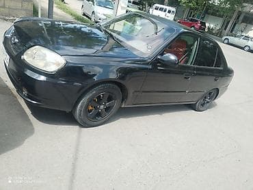 ij diski: Hyundai Accent sedan Xüsusiyyətlər: - Korpus: 4 qapılı sedan - Rəng — 2
