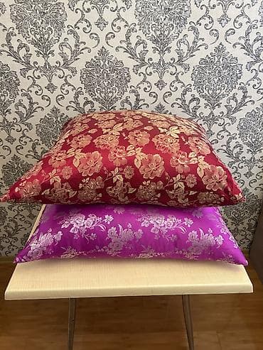 qırmızı gübrə: Tuk yastiqlar satilir. Olcu 70x70. 1 ededi 50 azn — 2