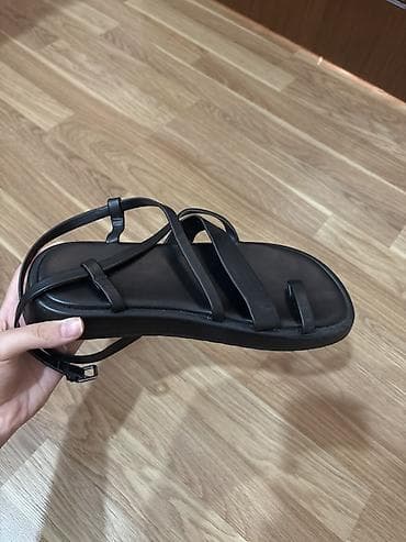 yaz basanoşkalar: Bershka qadın sandaleti - Rəng: qara - Ölçü: 36 (daxildə və altlıqda — 3
