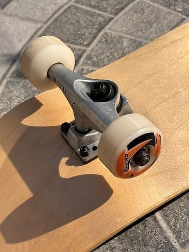 dynacord 2: Skateboard – 100% Canada Maple gövdə • Üst səth - qara griptape – — 5