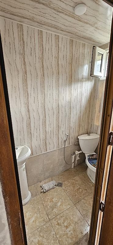 kreditle evler: Komunal qiymete daxildir. Elmler metrosu Baki dovlet univer yani 53 — 4