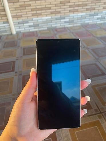 lenovo ideapad 3i: Samsung Galaxy S25 Ultra, 256 GB, rəng - Gümüşü, Face ID — 4