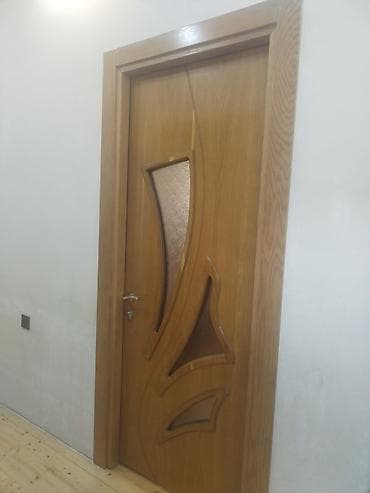 taxda qapi: Taxta otaq qapısı – dekorativ şüşəli model - Material: təbii ağac — 2