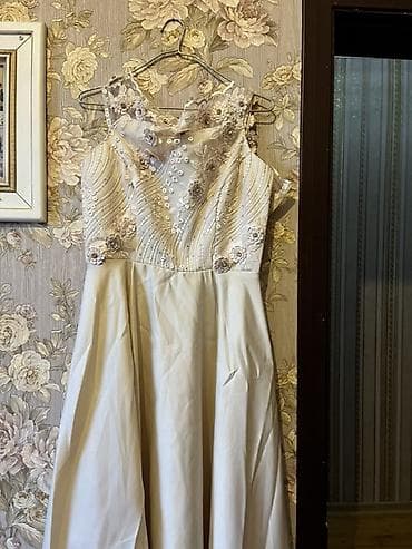 Qadın geyimləri dəsti – 3 fərqli don 1) Krem rəngli zərif ziyafət
