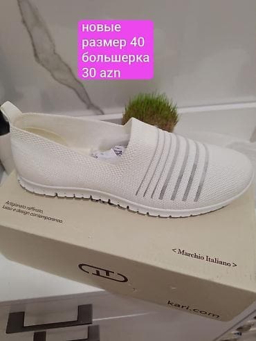 Ağ rəngli slip-on idman ayaqqabısı - Ölçü: 40 (bir az böyük kalıb) -