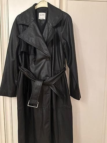 Пальто: Üst geyimlər hər biri endirimlə satılır. Bershka trench Zara üst geyim — 1