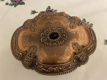 pul yığmaq üçün kassa: Mücrü — 2