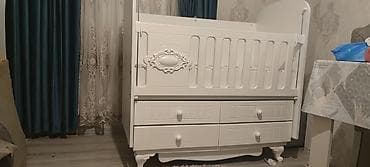 manej beşik: Oğlan və qız üçün, İşlənmiş, Dördbucaq, Beşik, Dəst ilə, Matras ilə, Yellənmə mexanizm ilə — 2