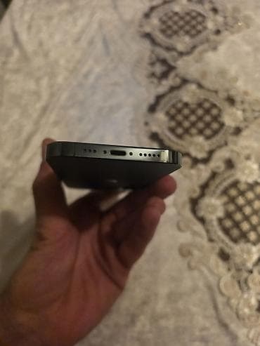 3 simli telefon: IPhone 12 Pro, Pacific Blue, Face ID — 2