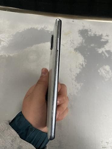 kompyuter hisseleri: ENDİRİM VARR Telefon ideldır sadəcə ekran şüşəsi birdəki arxa şüşəsi — 2