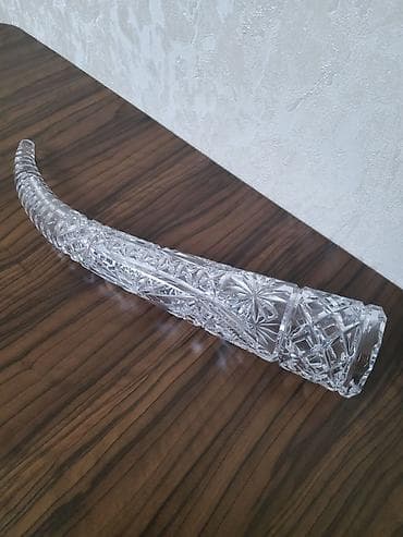 Kristal dekorativ “buynuz” qab - Material: qalın kəsimli kristal şüşə