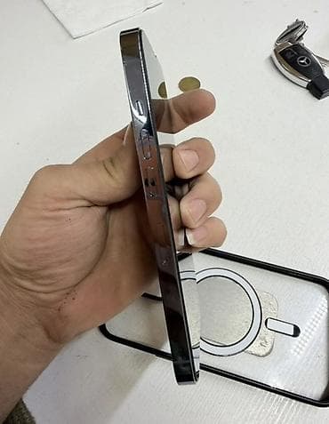 samsung a 12: IPhone 13 Pro, Göy, Face ID — 3