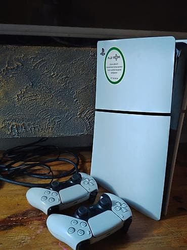 PlayStation 5 oyun konsolu + 2 ədəd DualSense pultu - Rəng: ağ — 1