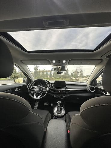 kia sportage 2008: Kia Forte: 2 l | 2020 il Sedan — 4