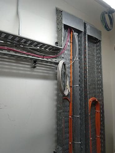 ev fasadları: Peşəkar elektrik-texniki montaj xidməti Tətbiq sahələri: - Mənzil — 6