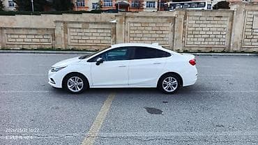 ucuz maşin: Chevrolet Cruze sedan – ağ rəng, 4 qapı, benzinli. Xüsusiyyətlər və — 1