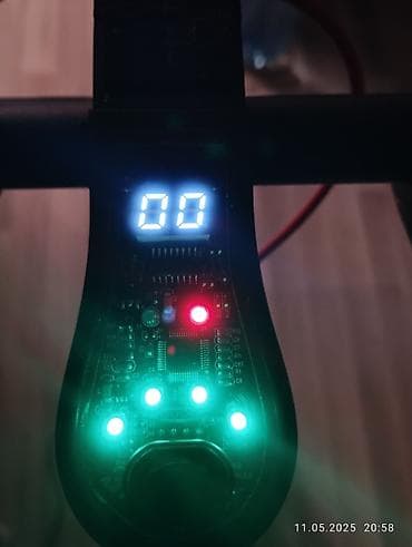 samokat usaq ucun: Elektrik skuter - Gündəlik şəhər hərəkəti üçün kompakt və qatlanan — 4