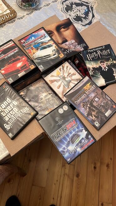 Playstation 1 və playstation 2 üçün oyun diskləri satılır