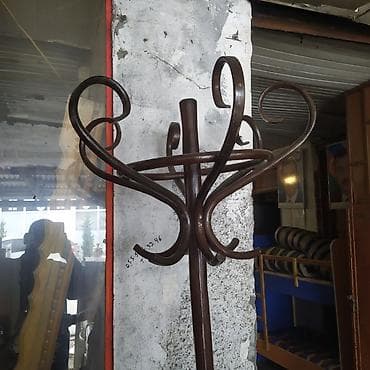 taxta kesen misar: Asılqan paltar askısı (floor-standing) - Material: tam taxta — 2