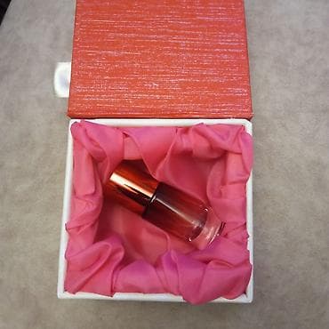 buta formasinda xonca: Hədiyyəlik ətir dəsti - Məhsul: qadın üçün ətir - Dizayn: ürək — 2