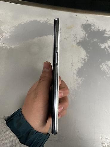 kompyuter hisseleri: ENDİRİM VARR Telefon ideldır sadəcə ekran şüşəsi birdəki arxa şüşəsi — 3