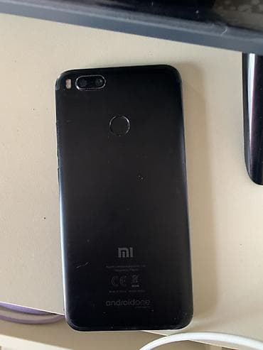 ekran telefonu: Xiaomi Mi A1, 64 GB, rəng - Qara, 
 İki sim kartlı — 3