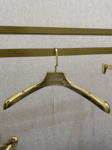 Qızılı rəngdə paltar asqisi 
Vesilka