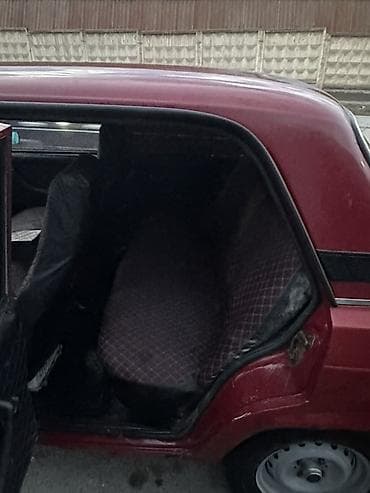 Автозапчасти: VAZ 2107 sedan - Korpus: 4 qapılı sedan, tünd qırmızı rəng, klassik — 9