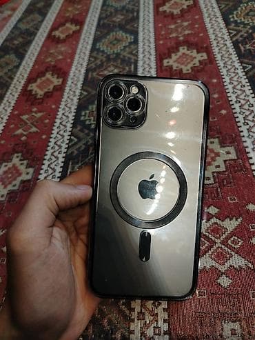 macbook pro 2.el: IPhone 11 Pro Max, 64 GB, Natural Titanium — 1