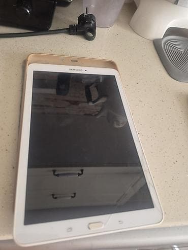 samsung galaxy tab s5e: Samsung noutbuk + iki planşet dəsti Məhsullar: - Samsung mini noutbuk — 3