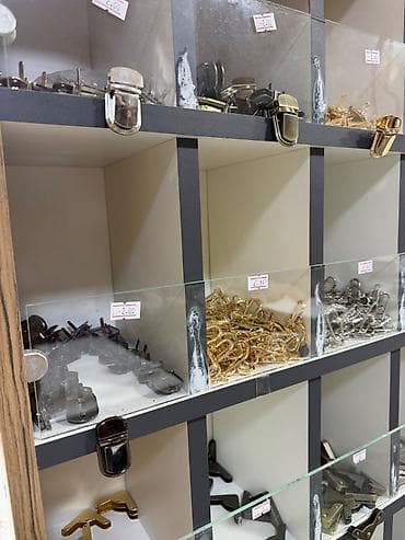 islenmis samovar: Mağaza vitrini. Hündürlük 180 sm eni 40 sm. İçərisində olan gözlər 56 — 2