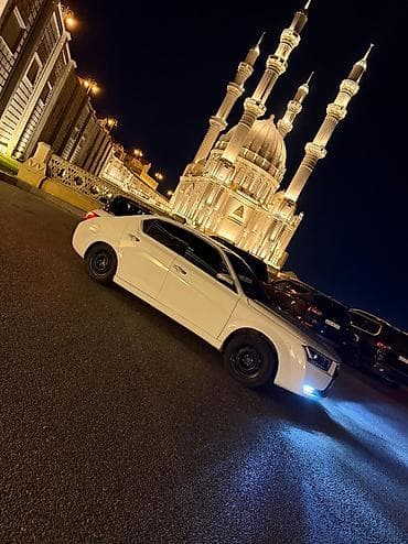 vito disk: Ağ rəngli sedan – fərdi tüninqli eksteryer və LED işıq paketi — 1